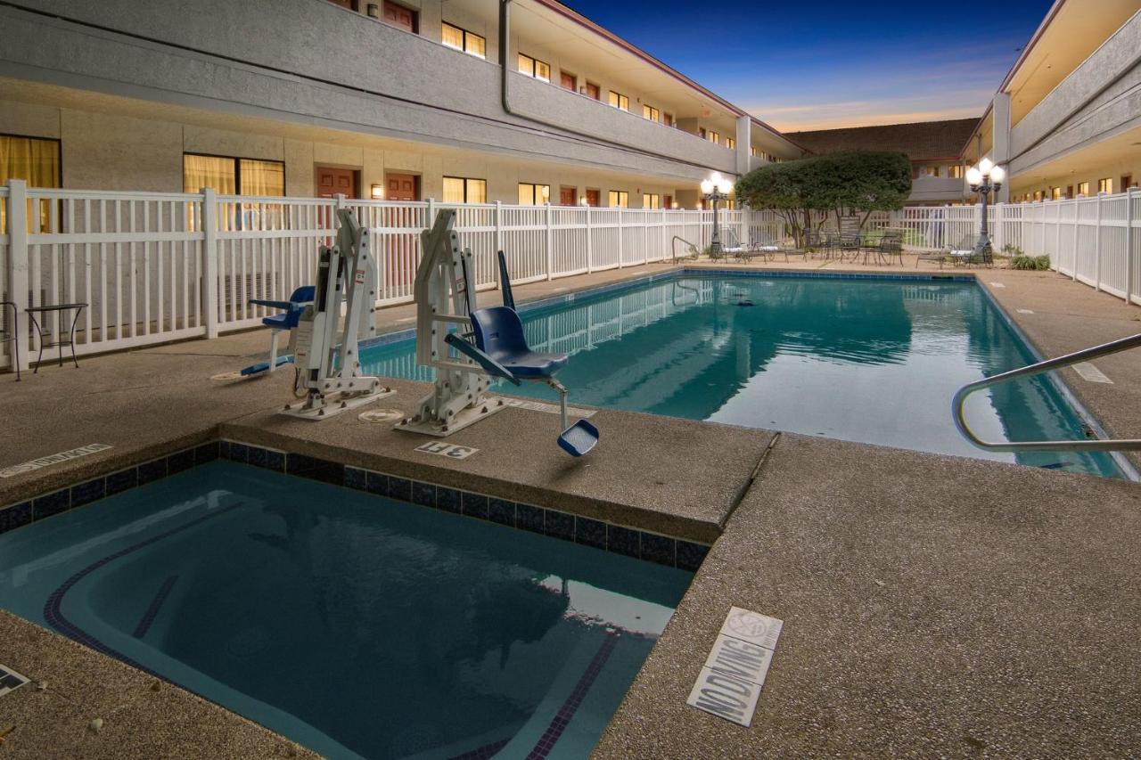 Irving Inn & Suites At Dfw Airport Eksteriør billede