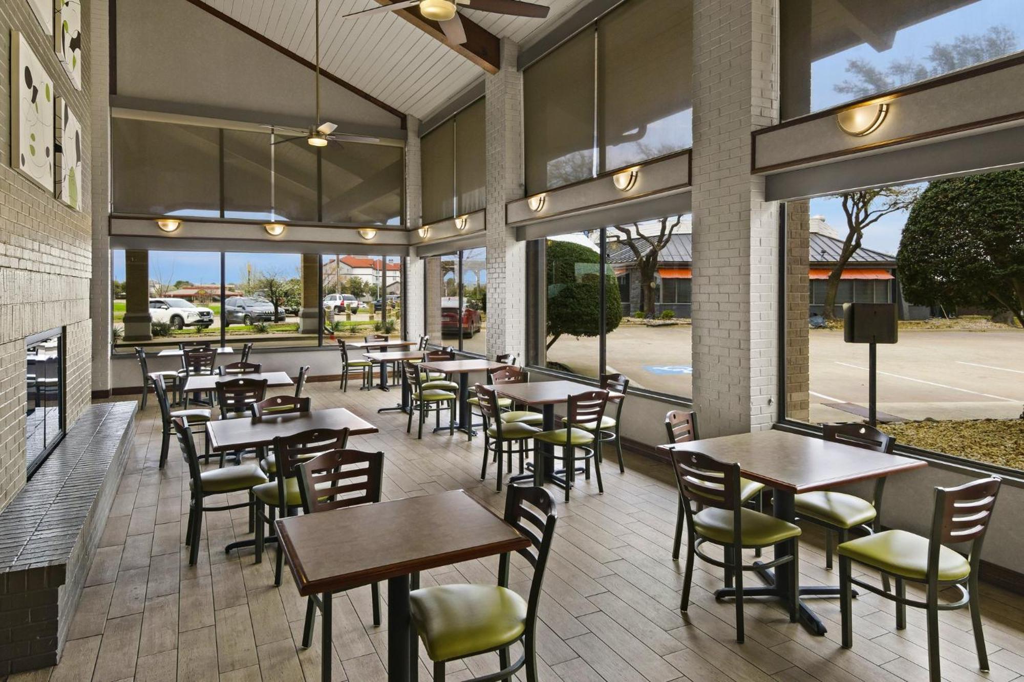 Irving Inn & Suites At Dfw Airport Eksteriør billede