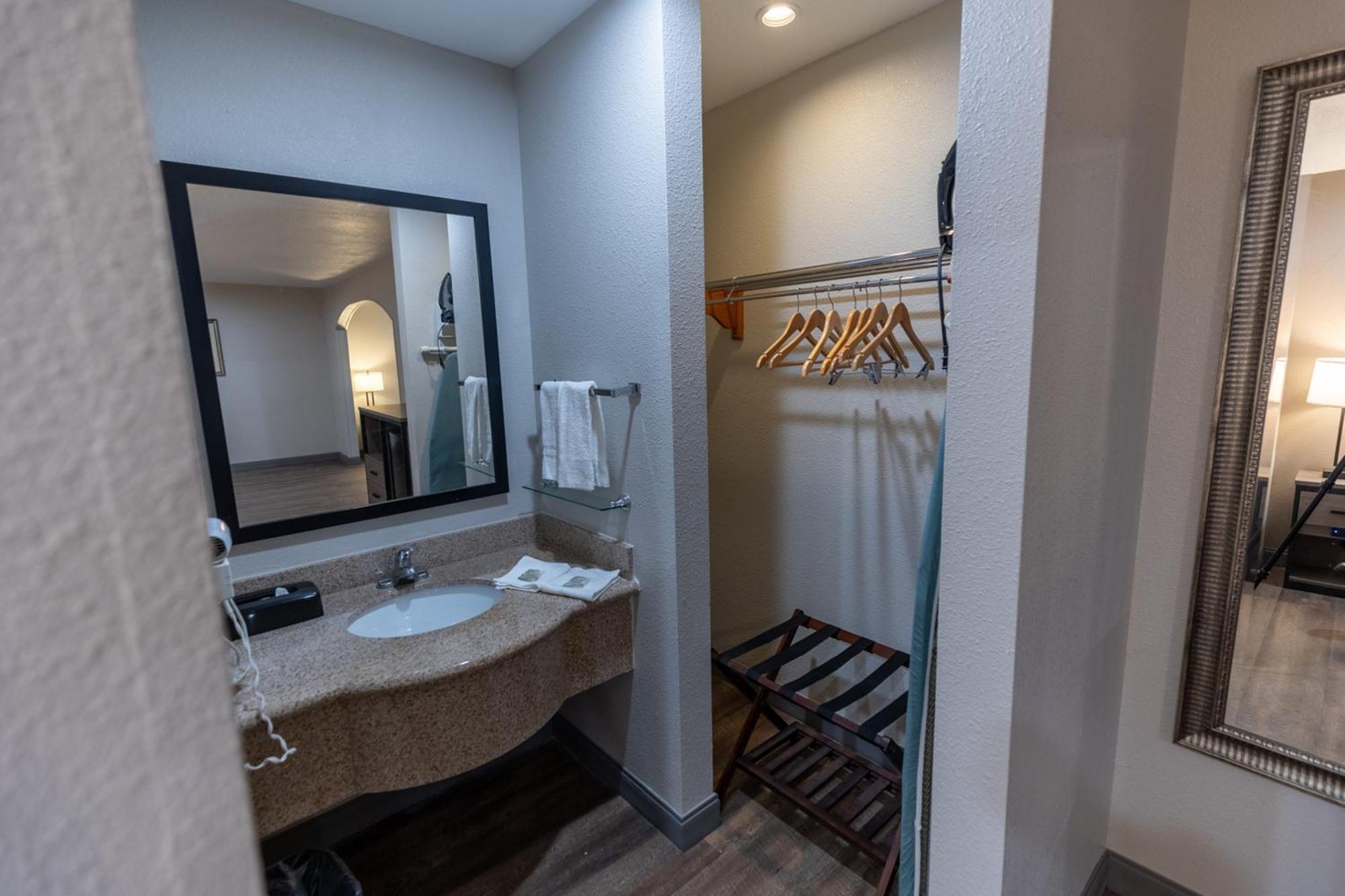 Irving Inn & Suites At Dfw Airport Eksteriør billede
